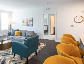 Cozysuites Beautiful 2BR in Downtown Cincinnati #5 - Image 2