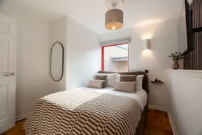 Botanic House - 3BR Home - Private Parking - Image 4