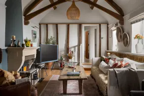 Luxury Boutique Barn Hideaway Near Bourton with Hot Tub - Image 2