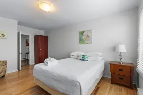 Modern 2BR Suite Parking Laundry - Image 5