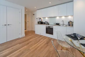 Modern 1 Bed Apartment with Garden in Gravesend - Image 2