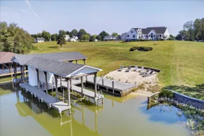 Lake Anna Waterfront Retreat Sandy Beach & Hot Tub - Image 3