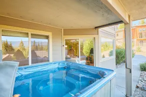 Hot Tub + Pet Friendly, Near Golf and Stevens Pass - Image 3