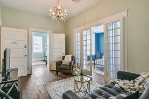 3 Room 2nd-Floor Suite near Beach, Pier, Strand - Image 5