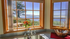 Gorgeous Bay and Ocean views! Sleeps 6 - Image 2