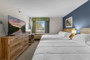 North Long Lake · Double Queen Kitchenette - Image 4