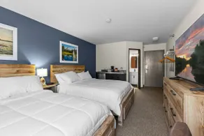 North Long Lake · Double Queen Kitchenette - Image 3