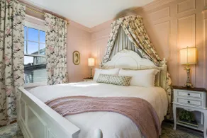 Ever After: Luxury, Romantic Unit + Walk Downtown - Image 4
