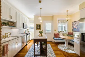 Ever After: Luxury, Romantic Unit + Walk Downtown - Image 2