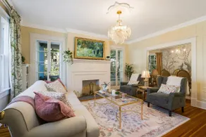 Ever After: Luxury, Romantic Unit + Walk Downtown - Image 1