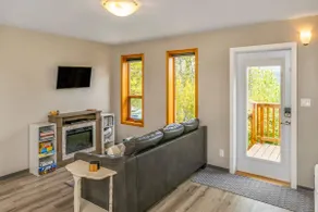 NN – The Perch – Porter Creek Studio Suite - Image 5