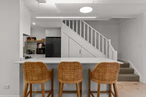 Stylish 2-Bed Townhouse in Leafy Hyde Park - Image 3