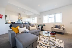 Cosy Apartment in Sale, Manchester with free private allocated parking - Image 4