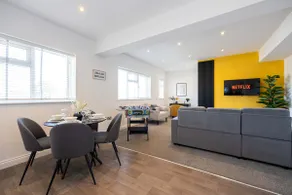 Cosy Apartment in Sale, Manchester with free private allocated parking - Image 3