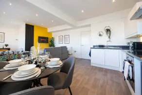 Cosy Apartment in Sale, Manchester with free private allocated parking - Image 2