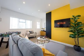 Cosy Apartment in Sale, Manchester with free private allocated parking - Image 5