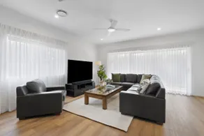 Family-Friendly House with Courtyard Retreat - Image 2