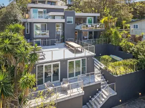 Ocean Views Every Room. 100m to Beach. Sleeps 13 - Image 4