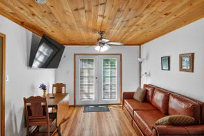 Rouge Cobb Mountain Hotel - Cabin 2 - Image 4