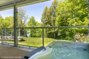 Le Grand Duc - Spacious, Waterfront with Spa - Image 3