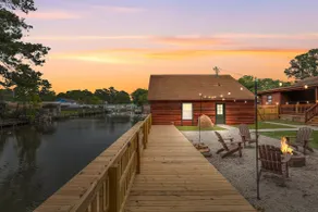 Lakefront Cabin Compound w Private Dock! - Image 2