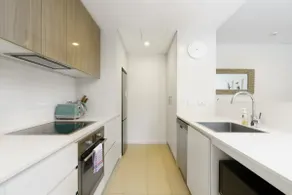 Luxury Newly Furnished 2BR Apartment in Barton - Image 4