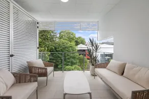 Bed Getaway with Shared Pool  BBQ Access - Image 4
