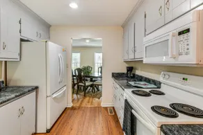 Classic Colonial Home w/ Private Yard in Richmond! - Image 5