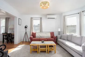 Historic, Modern Comforts, Walk To Downtown - Image 2