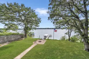 Redmore Lakefront Retreat on East Lake Okoboji - Image 2