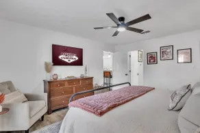 Madelon Manor, Game Day, Convenient - Image 4
