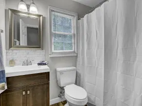 4BR Charleston | Sleeps 8 | Ping Pong + parking - Image 4