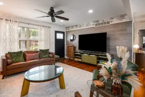 Mid-Century Milton w/heated Pool - Image 4
