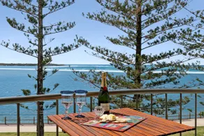 Golden Views Hideaway - Ocean views & Free parking - Image 5