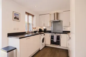 Charming 2 Bedroom Home in the Cotswolds - Image 2