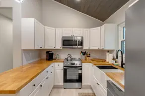 The White Lodge 4BDR Sleeps 8 with Fire Pit - Image 4