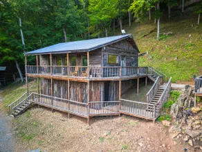 Sleeps 4| Private Bathroom | Stunning Views - Image 4