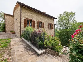 Beautiful Villa in Belforte all'Isauro with Swimming Pool - Image 4