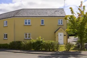 Modern Home on Edge of Cotswolds Private Parking - Image 5
