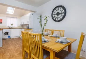 Beautifully furnished 4 bedroom house - Image 3