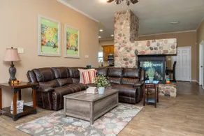 Cozy Texas Getaway w/ Fireplace Near Lakes - Image 3