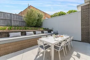 Surf Haven Escape - Modern and Central in Thirroul - Image 2