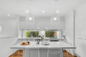 Surf Haven Escape - Modern and Central in Thirroul - Image 3