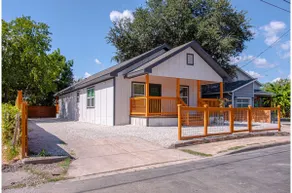 Comfy and Happy Stays Near Riverwalk and Downtown - Image 2
