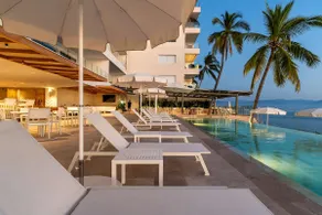 Lux Beachfront 3BR w/ Outdoor Kitchen | Panarea 4C - Image 4