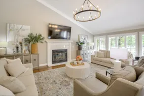 Golf Course View: Elegant Hot Springs Village Home - Image 3