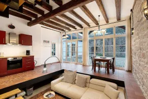 Old coach house - Image 3