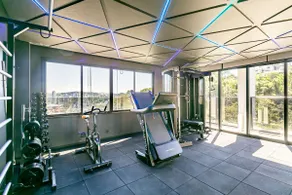 Apartment with sofa bed and heated rooftop pool - Image 2
