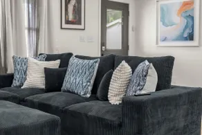 Spacious 3BR 3BA Home Modern Renovation - Image 3