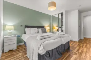 Spacious 2 Double Bedroom Apartment Near Manchester City Centre, Salford - Image 3